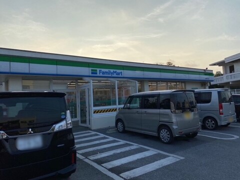 ファミリーマート 勝連平安名店：650m