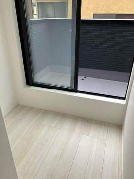 居室を通らずバルコニーの出入りが可能