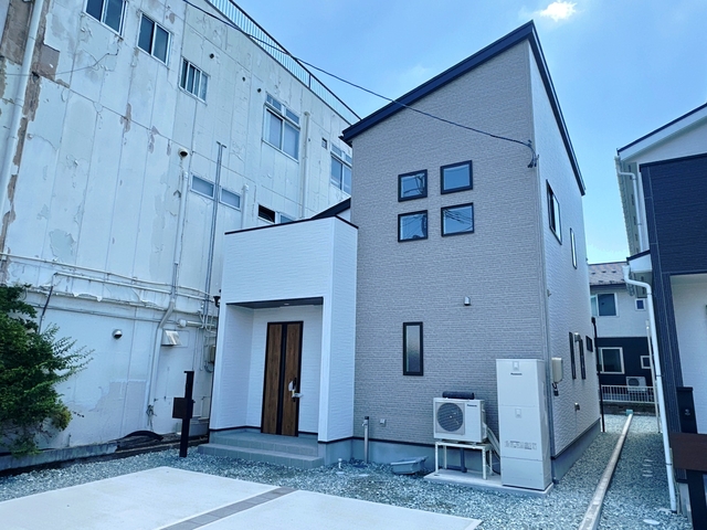 2号棟外観写真のスライド画像