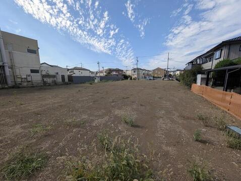 東西既存道路に通り抜け開発道路を入れます。