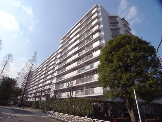 【自宅の建て替えに伴い、住まいを購入しようと決めました】～飯塚さんは不動産の知識が豊富で、レスポンスも早かったので不安に思うことなく引き渡しまで終えることができました。～