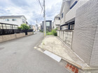 第一種低層住居専用地域に位置する閑静な住宅地。