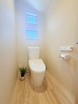 清潔で快適な温水洗浄機能付トイレです。シンプルで使い勝手がよく、お掃除も楽チンです。