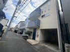 物件周辺は穏やかな住宅地が広がります。
