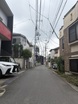 2つの道路がもたらす、圧倒的な光と開放感。