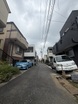 光と風が通り抜ける、ふたつの道路に面した贅沢な開放感。