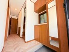 ゆったりとした玄関、家の中に広がる開放感。