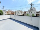 朝の光と爽やかな風が通り抜ける、二面バルコニー。