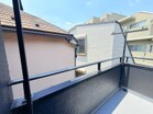 陽当たりの良いバルコニーで、洗濯物もよく乾きます。