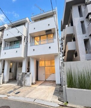 駅徒歩圏の快適さと、下町情緒の温もりが同居する北千束２丁目