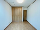 【居室５．３帖】ゆったりとした居室には、豊富な収納スペースも確保。