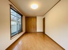 【居室７．５帖】広々とした居室に、充実の収納スペースを完備。