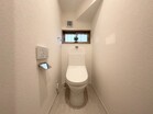室内には２ヵ所のお手洗いがございます。