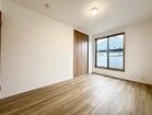 【洋室６．７帖】ベランダに面せいた明るいお部屋です♪