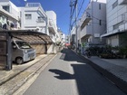 明るい陽光が差し込む南側道路♪
