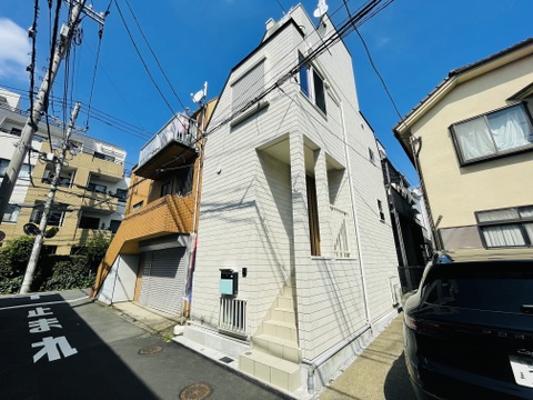 閑静な三宿２丁目。築浅で叶える上質な世田谷ライフ。