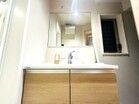 収納もしっかり確保。すっきり整った洗面台が忙しい朝時間にゆとりを。