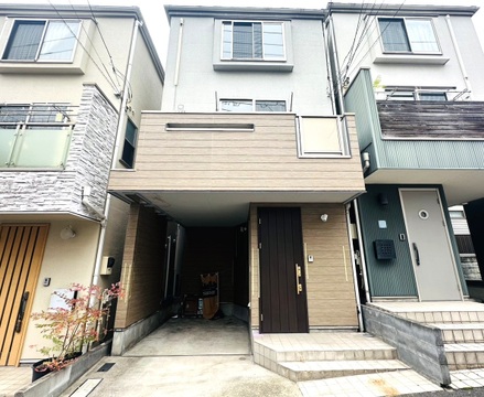 渋谷区アドレスを自在に使いこなす、駅徒歩4分のリフォーム戸建