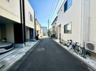 閑静な住宅街に佇む、前面道路４ｍで車の出入りも楽々♪