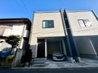 休日は多摩川の河川敷でお散歩。家族の笑顔が広がる、高津区諏訪の穏やかな日常。