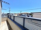 南向きバルコニー。週末のまとめてのお洗濯もカラっと気持ちよく仕上がります。