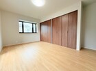【洋室9.1帖】陽光とさわやかな風にくるまれる快適な住空間