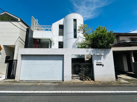 目黒の杜、八雲。閑静な邸宅街に、貴方だけの理想の城を築く。