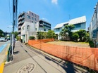 土地の形を最大限に活かせる、基礎工事もスムーズな「更地渡し」