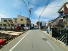 閑静な住宅街に佇む、前面道路５．４ｍで車の出入りも楽々♪