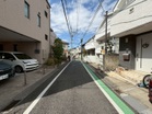 閑静な住宅街に佇む、前面道路４．５ｍで車の出入りも楽々♪