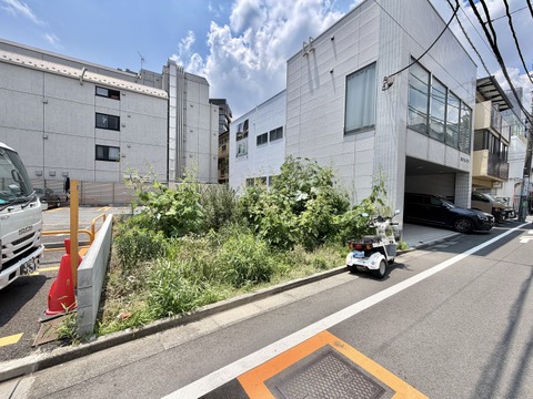 「原宿・北参道エリア至近。トレンドの発信地に、圧倒的なプレゼンスを放つ拠点。」