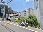 複数のスーパー・小学校・病院が徒歩１０分圏内に収まります。子育て環境としても最適な立地です。