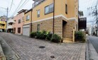 「千駄木」駅６分の好立地。小・中学校５分圏内におさまります。