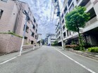【北東角地】東側幅員６.８ｍ×間口１１.６ｍ　都心ながらこの開放感がもたらす希少性をぜひ現地で。