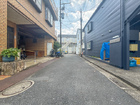 第一種低層住居専用地域に位置する閑静な住宅地。