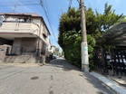 前面道路は交通量が少なく、お子様のお出かけも安心です。