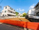 【更地渡し】たっぷりと陽の光が差し込む、明るく開放感のある土地です。