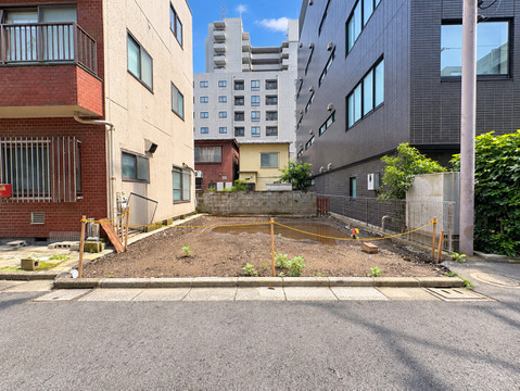 本郷２丁目・更地渡しの自由設計。複数路線利用可能でアクセス良好。