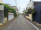 前面５．９m道路で、車庫入れスムーズ。安心と安全を支える道路環境。
