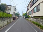 前面５．９m道路で、車庫入れスムーズ。安心と安全を支える道路環境。