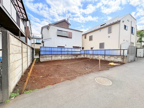 建築条件なし！2つの道路に面した贅沢な１区画。