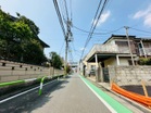 前面公道５.２ｍ確保。見通しもよく、お車の出し入れも快適です。