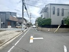 陽だまりをワイドに採り込む。間口6.7mに広がる、家族の開放感
