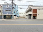 閑静な住宅街に位置する、建築条件なしの売地。