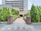 エントランスは、まさに顔となる場所。シンプルながらも格調高い雰囲気を漂わせて上質な空間。