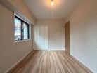 【洋室5.9帖】各部屋を最大限に広く使って頂ける様、全居室に収納付