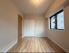 【洋室6.2帖】クローゼット付きのため、居住空間を広々お使いいただけます。