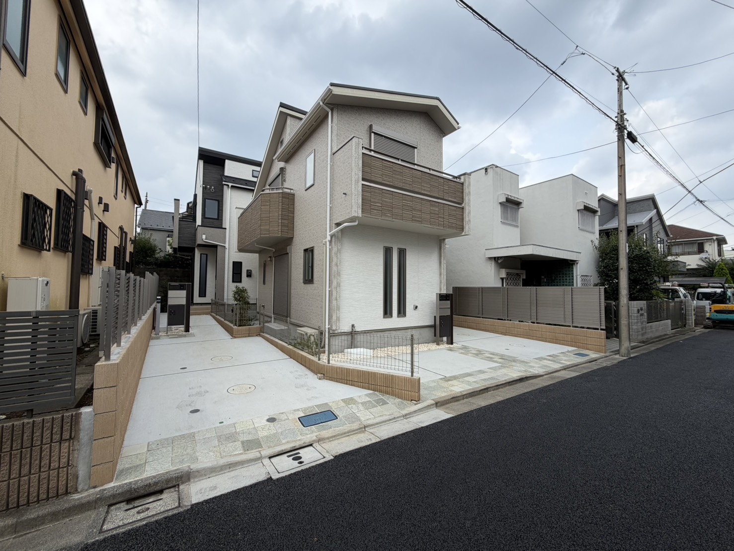 髙山さん、
いつも真摯に向き合っていただきありがとうございます。
満足した家が買えました。