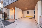 お買い物帰りなど、荷物の多い日も安心。雨の日の乗り降り快適です。