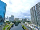 バルコニーからは東京湾が望め開放的な雰囲気